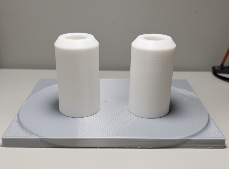A clean 3D printed retraction test with two smooth towers and no stringing between them